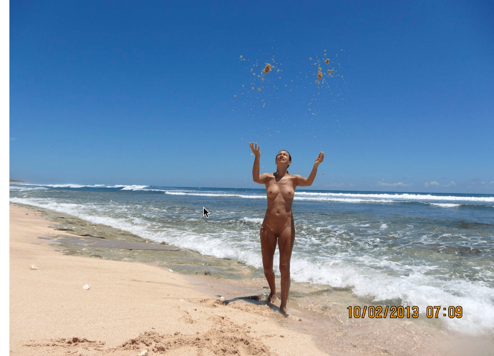 Por qué no somos capaces ver el nudismo tan natural??? ! :) )