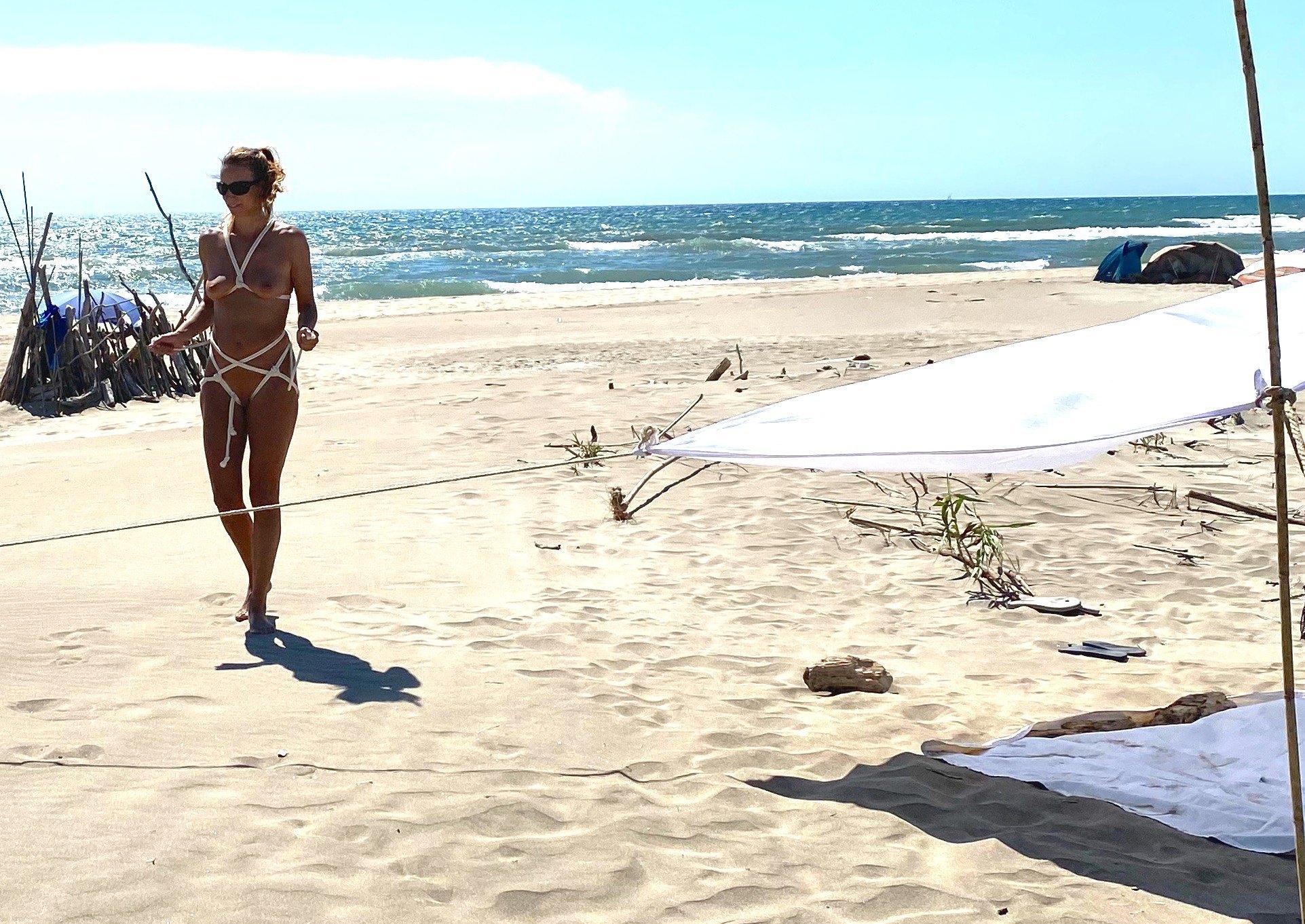 Video en una playa naturista